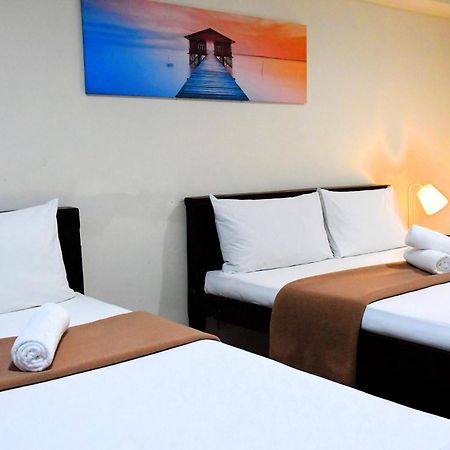 Arzo Hotel Makati Макати Экстерьер фото