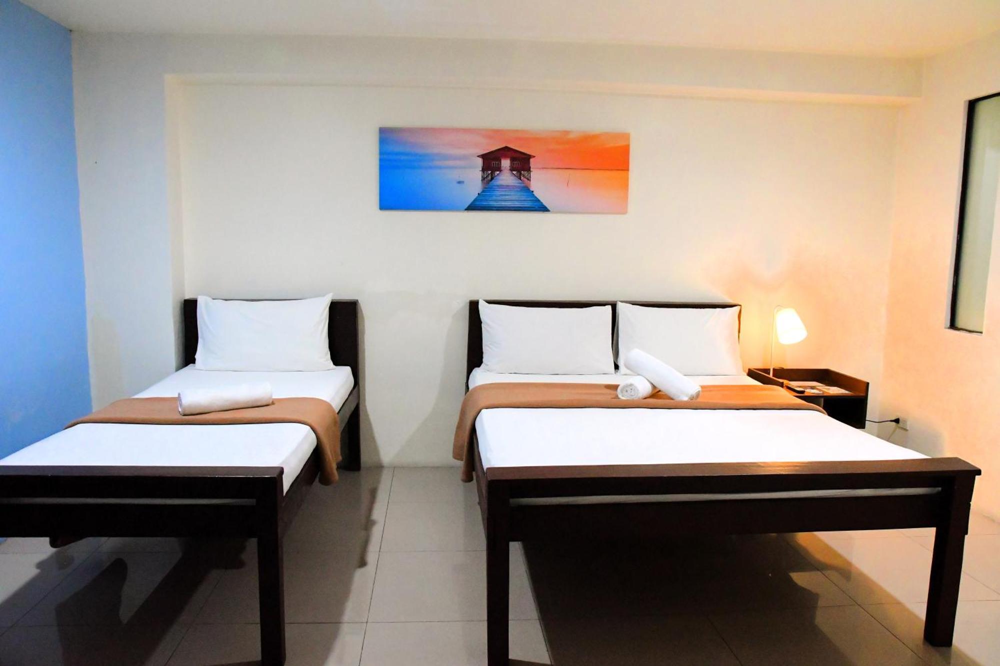 Arzo Hotel Makati Макати Экстерьер фото
