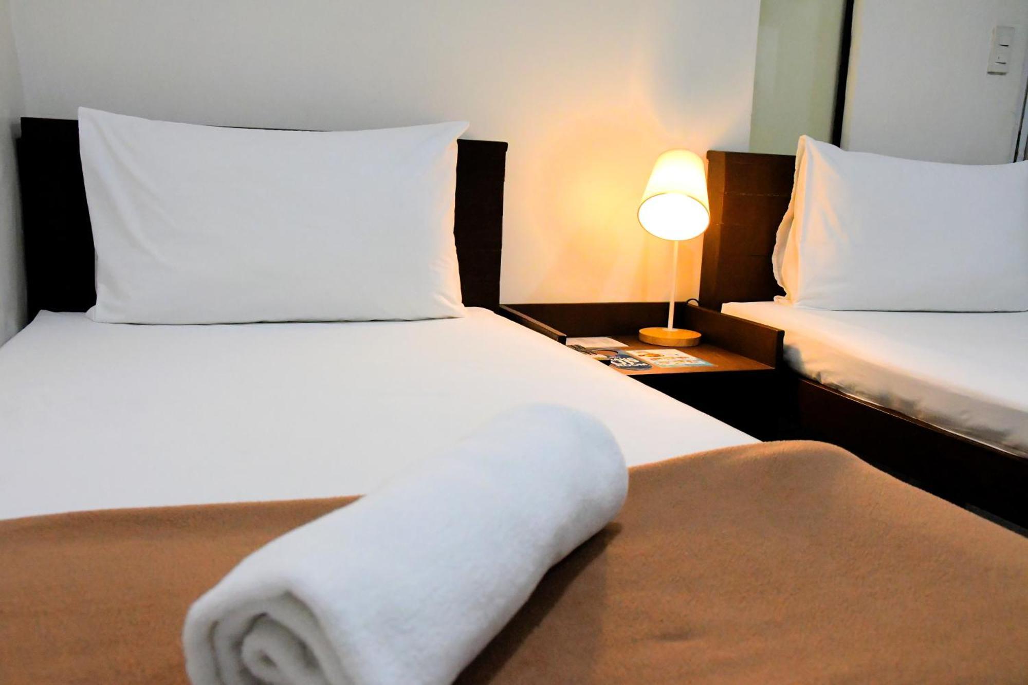 Arzo Hotel Makati Макати Экстерьер фото