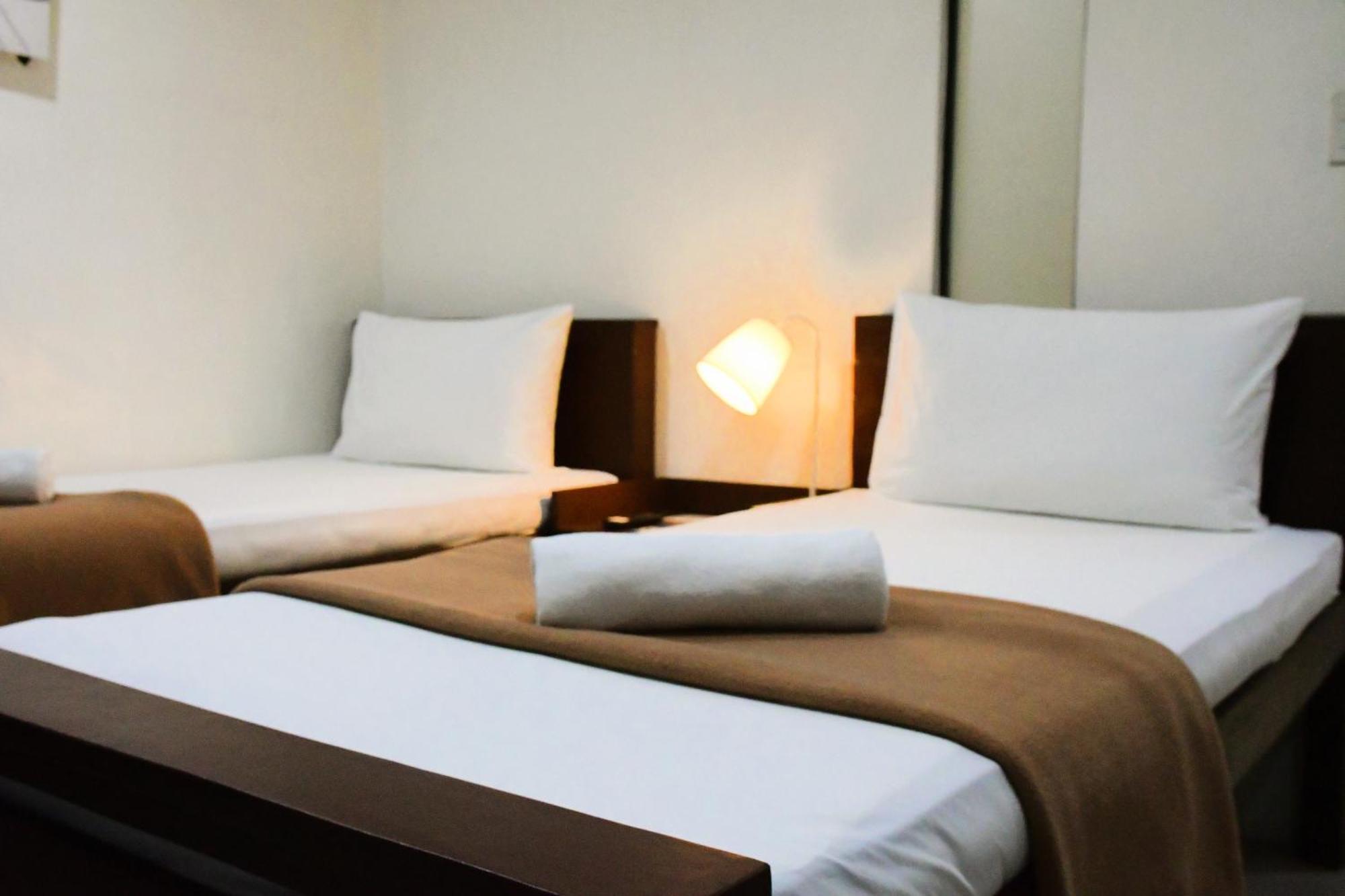Arzo Hotel Makati Макати Экстерьер фото